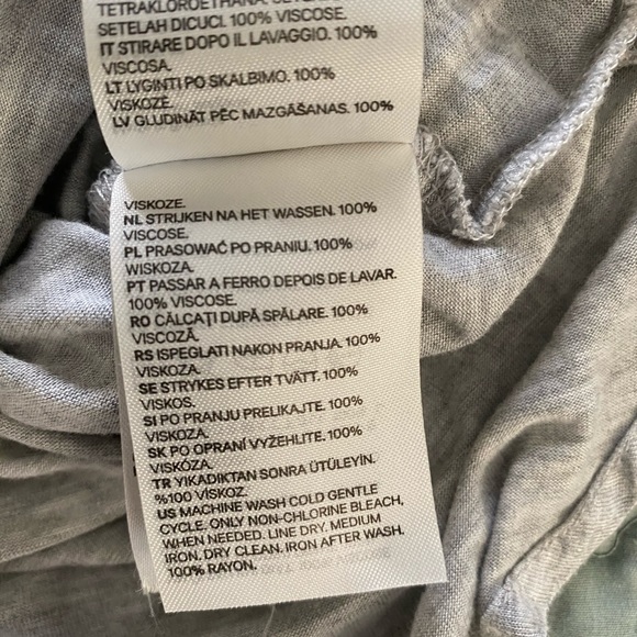 H&M soft gray t-shirt - Picture 5 of 5